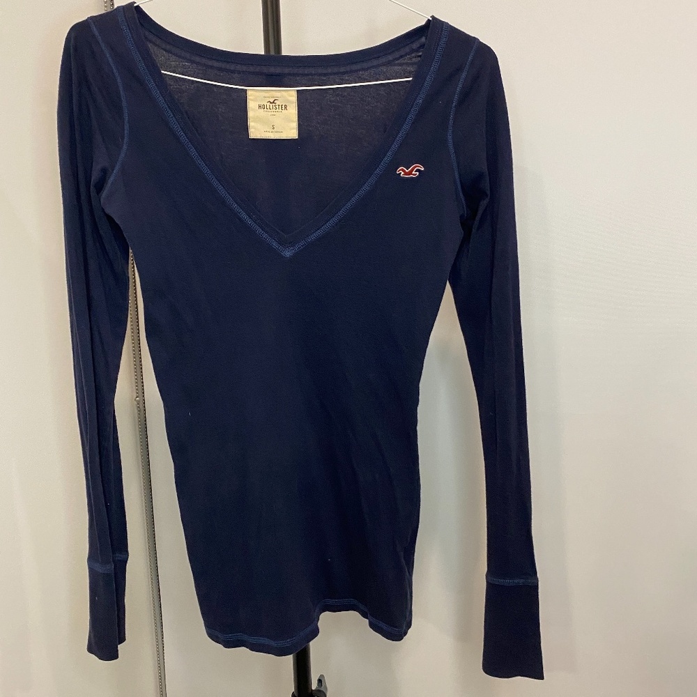 Hollister Long Sleeve V-neck